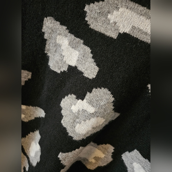 Aqua 100% Cashmere Cheetah Sweater NWOT SIZE SMALL - Picture 2 of 4